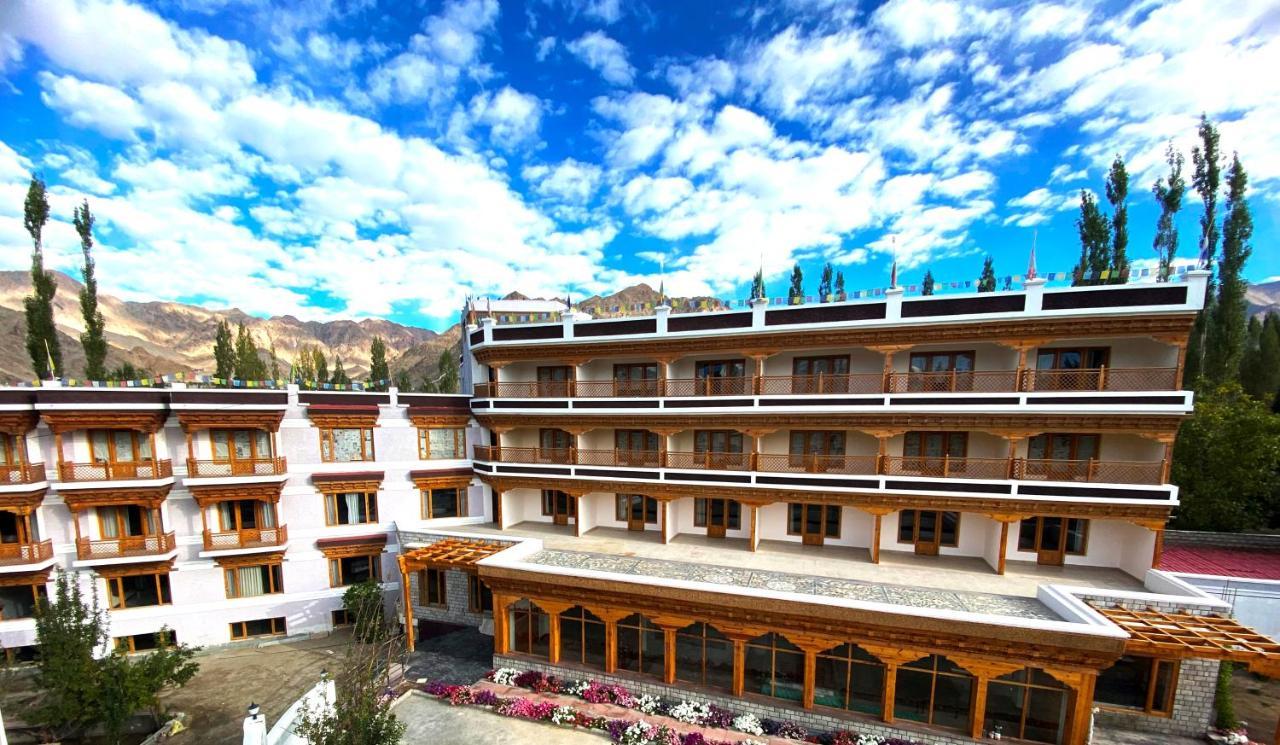 Hotel The Grand Khasdan レー エクステリア 写真