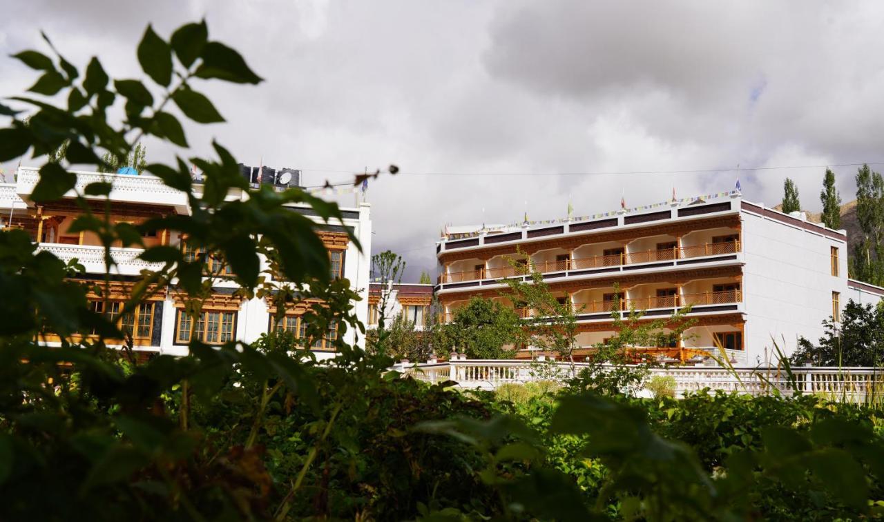 Hotel The Grand Khasdan レー エクステリア 写真